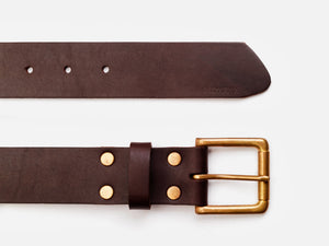 Billykirk No. 289 roller bar belt in brown veg-tan leather with brass buckle, top view